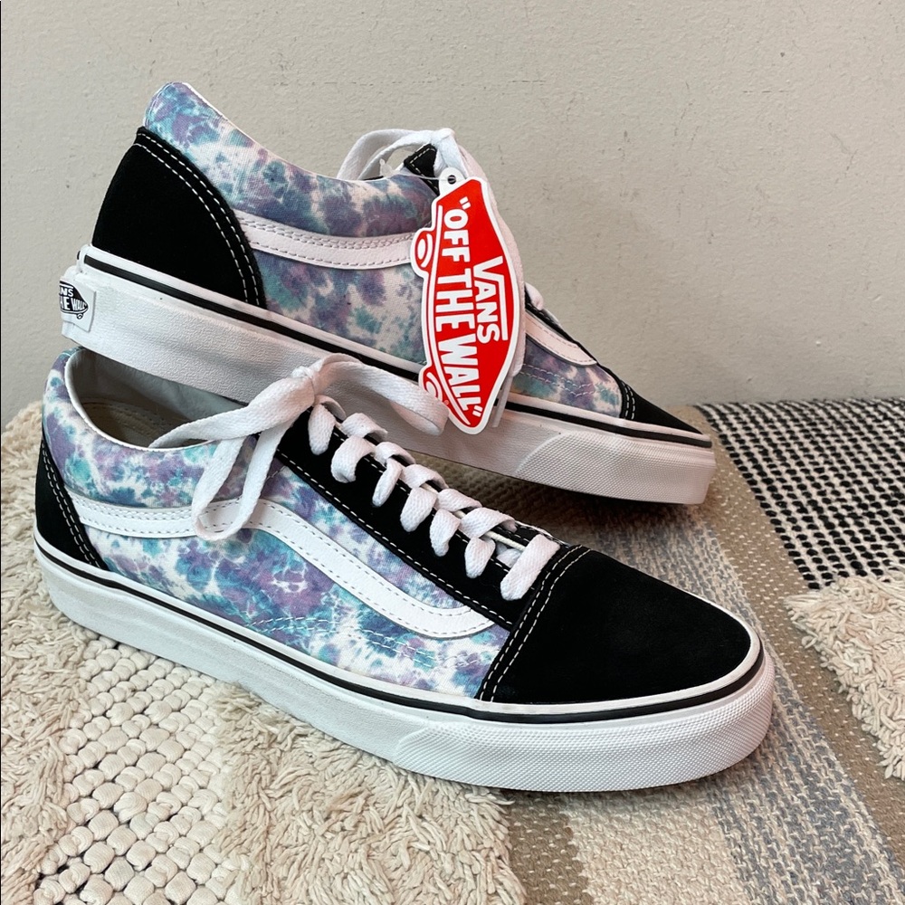 New! Vans Black and Tie-Dye Athletic Shoes Women’s size 8.5 Men’s size 7. NWT